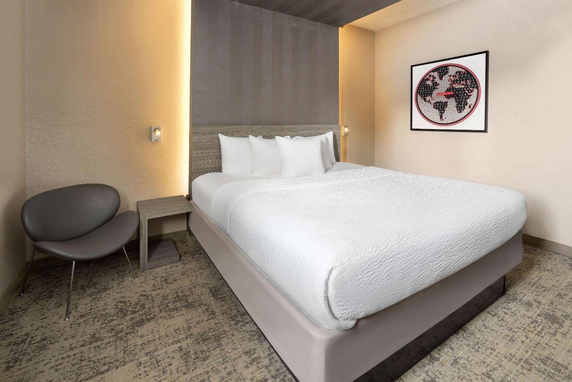 Hotel Ramada By Wyndham Bronx New York Exterior foto