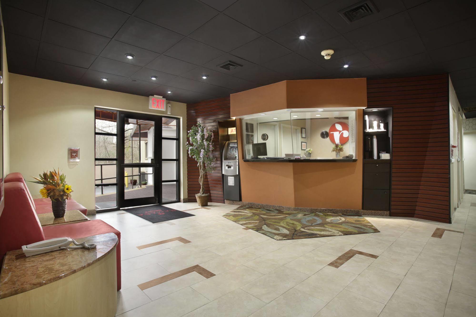 Hotel Ramada By Wyndham Bronx New York Exterior foto